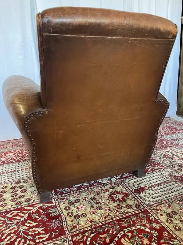 Illustration numéro 3 du produit Fauteuil club ancien en cuir de vachette