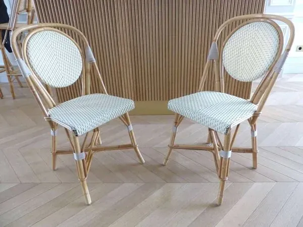 Illustration numéro 3 du produit Paire chaises bistrot Parisien Maison Louis Drucker rotin clair de Manille