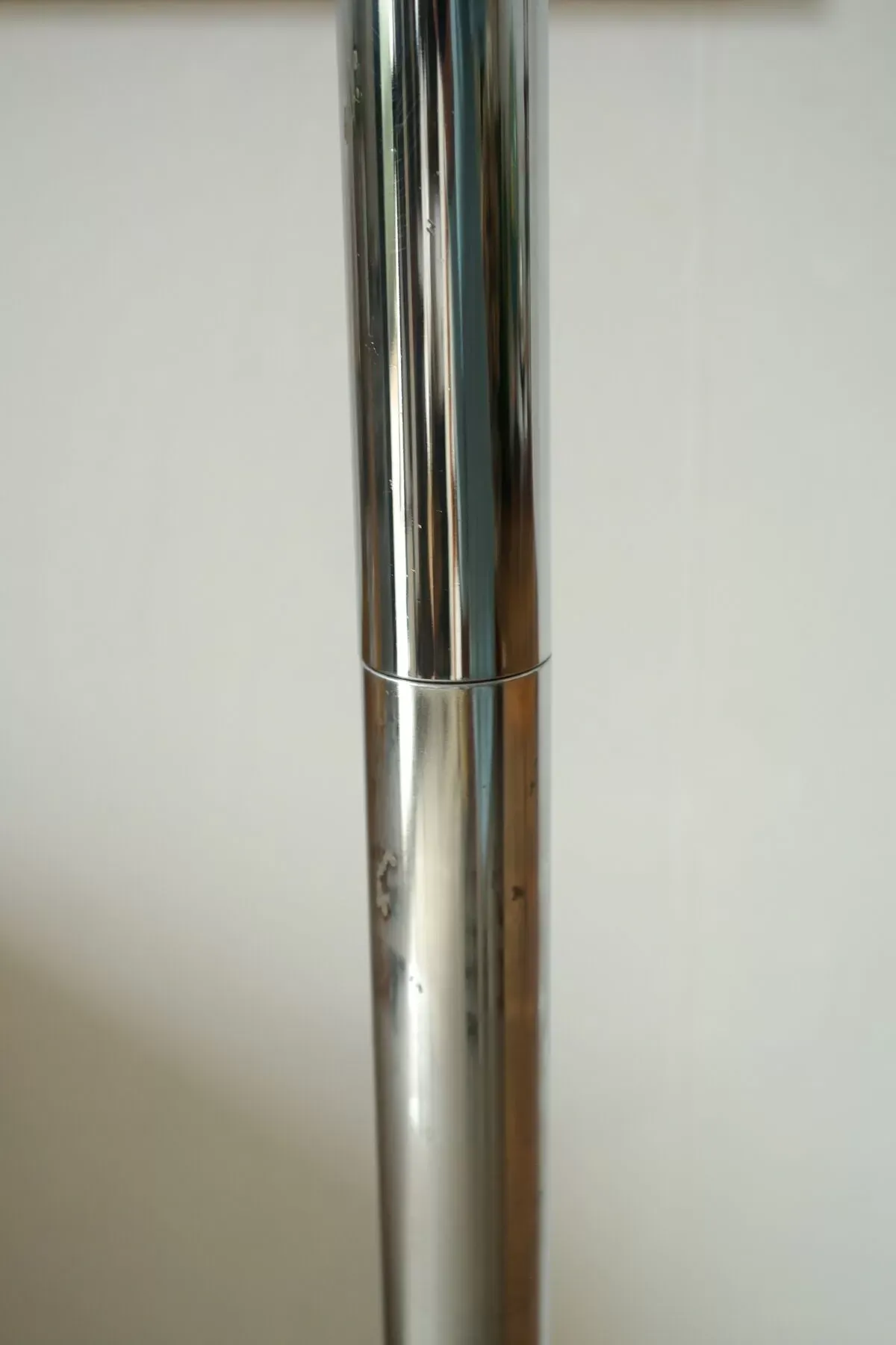 Illustration numéro 3 du produit Porte manteau vintage chrome bakélite 50/60