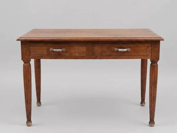 Illustration numéro 3 du produit Table en bois ancienne