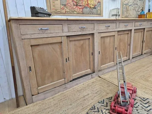 Illustration numéro 3 du produit Ancien comptoir d'école