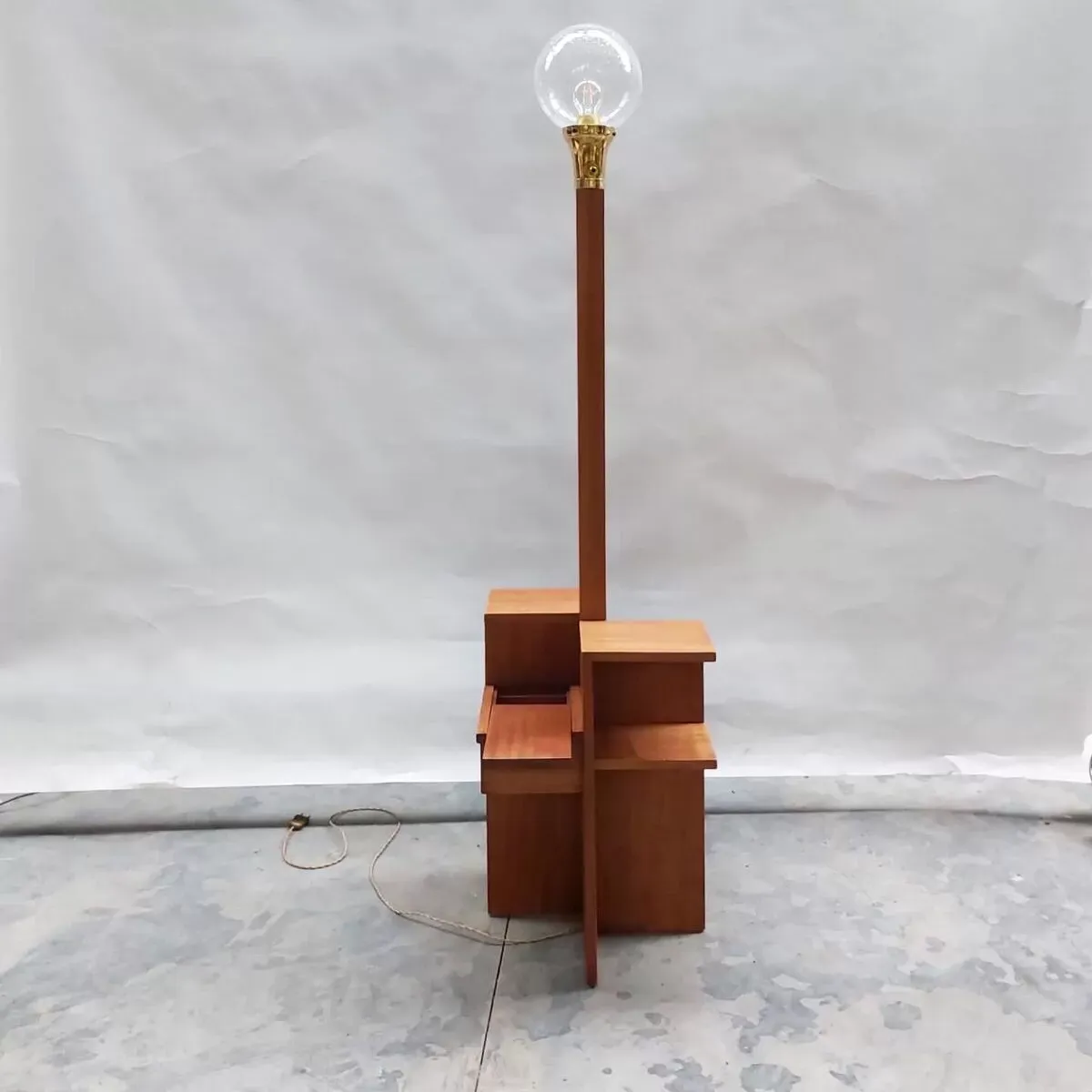 Illustration numéro 3 du produit Lampe bibliothèque art déco