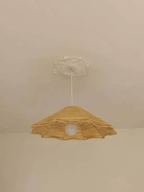 Illustration numéro 3 du produit Suspension Gustave en Raphia Tressé – 40×10 cm – Fabrication Artisanale Mar