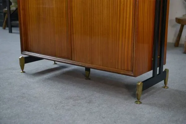 Illustration numéro 3 du produit Meuble de rangement minimaliste par Antonio Ferretti Milano 1960