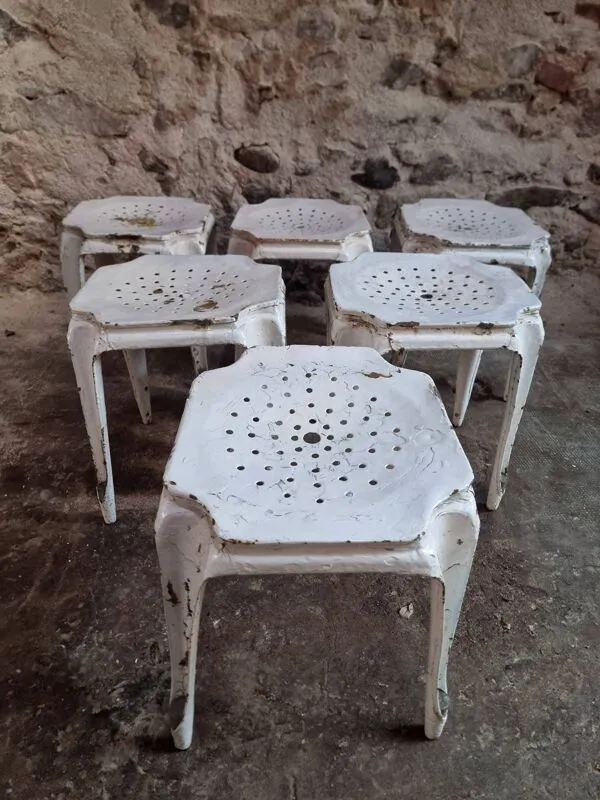 Illustration numéro 3 du produit Lot de 6 tabourets industriels français Multipl’s – Années 1930