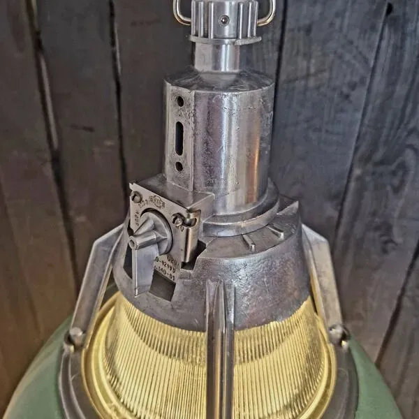 Illustration numéro 3 du produit „Alma“ lampe industrielle ukrainienne poli / vert