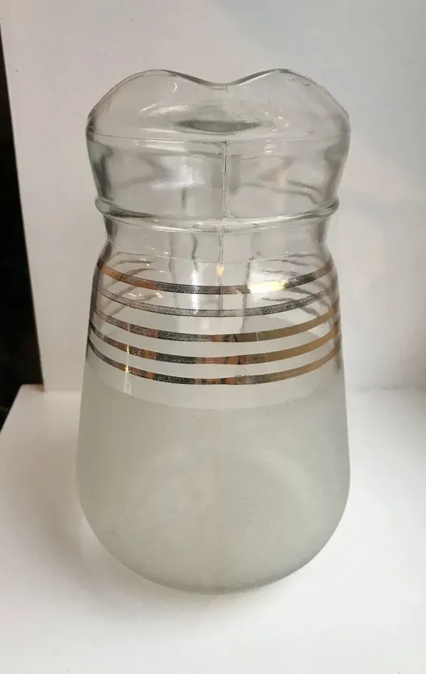 Illustration numéro 3 du produit Pichet à eau granité à liserés dorés années 50-60