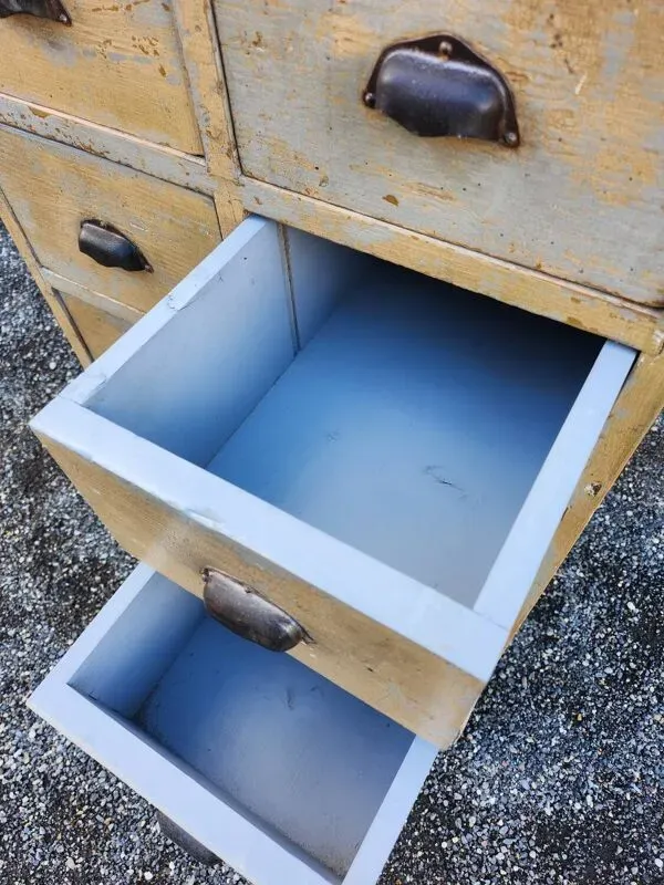 Illustration numéro 3 du produit Meuble à tiroir meuble de métier ancien