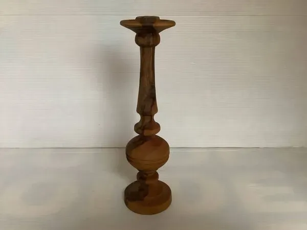 Illustration numéro 3 du produit Grand bougeoir en bois tourné