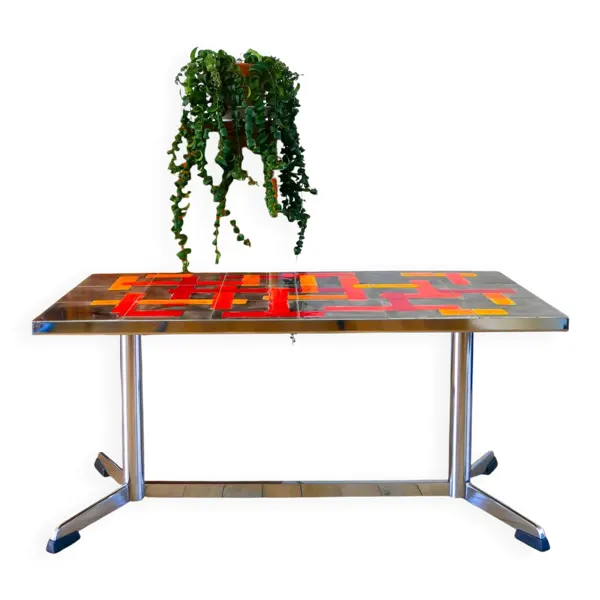 Illustration numéro 3 du produit Table basse en céramique, piètement en chrome, motifs abstraits orange & rose, 1970