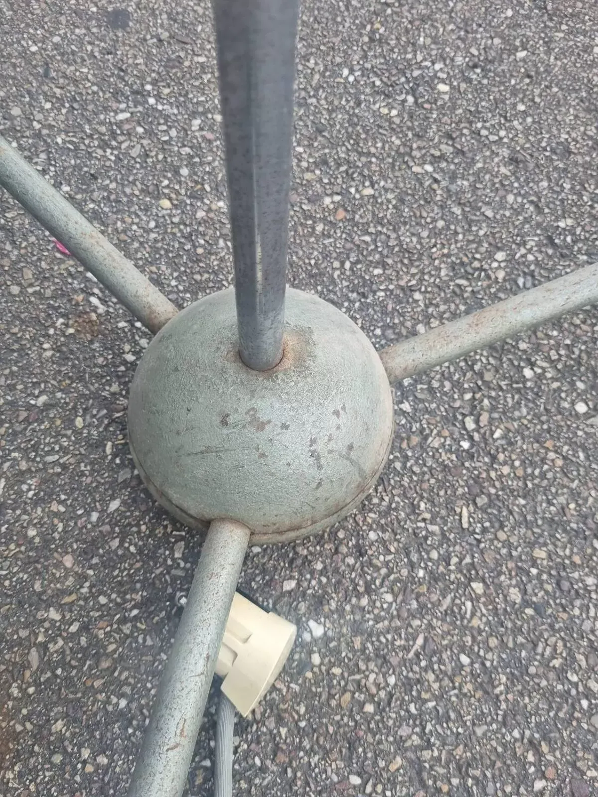 Illustration numéro 3 du produit Rare Ancien lampadaire médical paul rimé