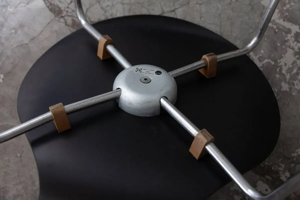 Illustration numéro 3 du produit Ensemble de Chaises Serie 7 par Arne Jacobsen pour Fritz Hansen