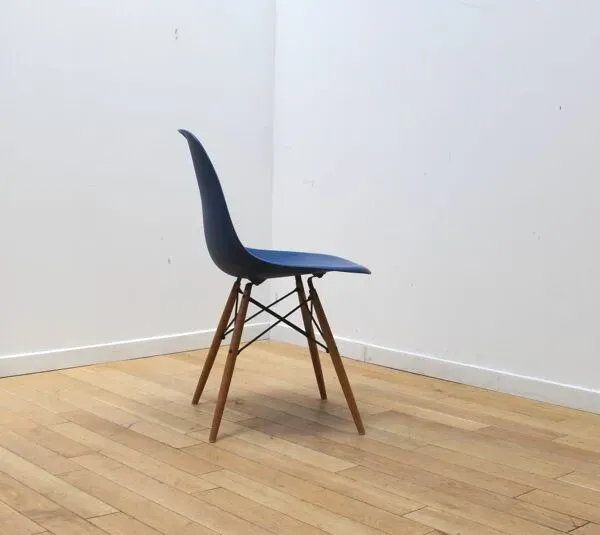 Illustration numéro 3 du produit Chaise DSW, Charles & Ray Eames