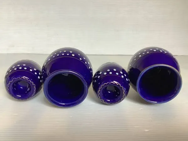 Illustration numéro 3 du produit Paire de bougeoirs et de vases bleu cobalt émaillés