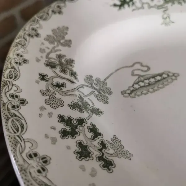 Illustration numéro 3 du produit Grand plat ovale St Amand modèle ''modern style'' vert Terre de Fer