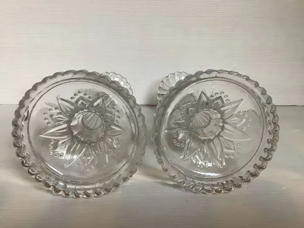 Illustration numéro 3 du produit Paire de bougeoirs en cristal Val Saint Lambert décor pointes de diamant