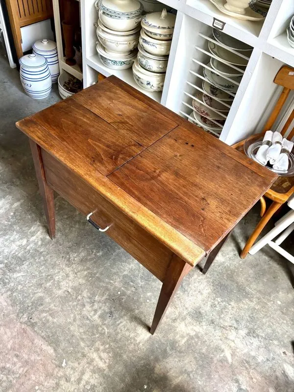 Illustration numéro 3 du produit Meuble de métier,  table en bois massif 2 tiroirs