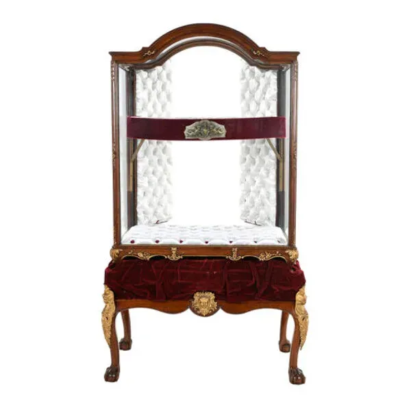 Illustration numéro 3 du produit Vitrine de bijoutier en acajou à piètements en bronze doré