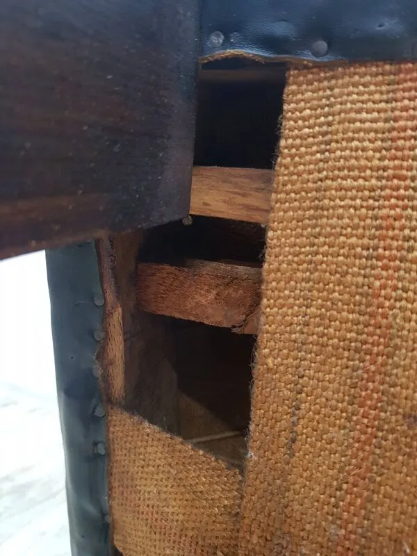 Illustration numéro 3 du produit Fauteuil club vintage avec clous, en cuir, Art Déco, années 1930/40.