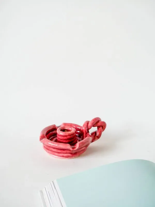 Illustration numéro 3 du produit Bougeoir en barbotine tressée rose, 1960