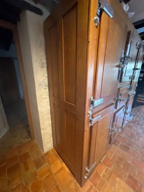 Illustration numéro 3 du produit Ancien meuble frigorif