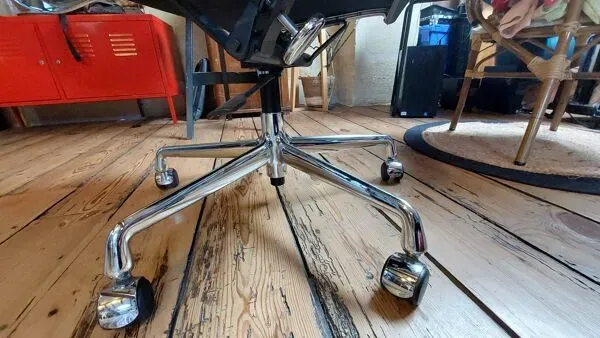 Illustration numéro 3 du produit Fauteuil de bureau design - Charles & Ray Eames - Vitra