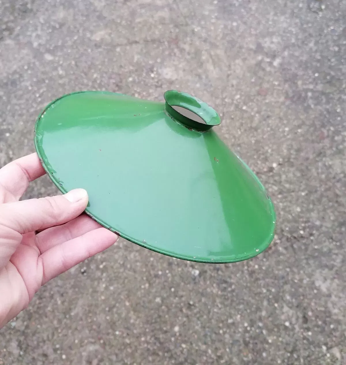 Illustration numéro 3 du produit Ancienne suspension-abat jour émaillé vert indus