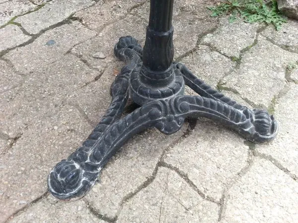 Illustration numéro 3 du produit Guéridon bistrot