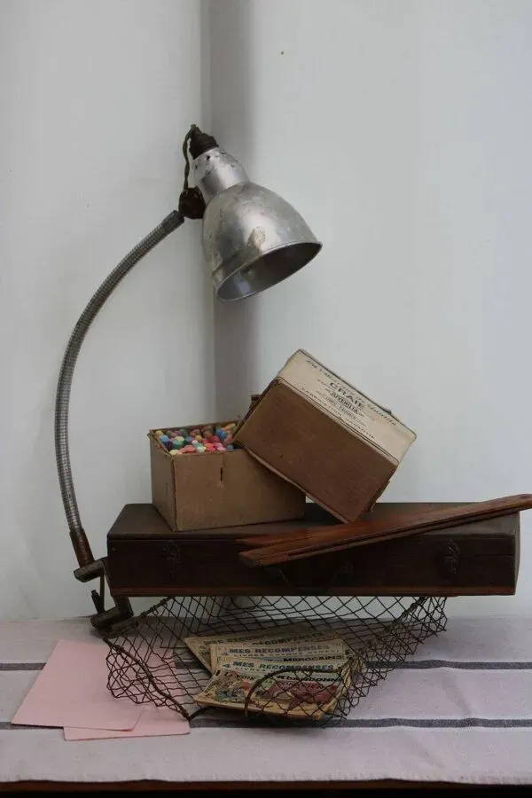 Illustration numéro 3 du produit Ancienne lampe en métal
