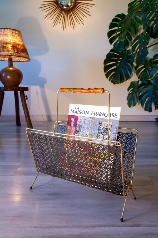 Illustration numéro 3 du produit Porte revue année 50, tôle perforée et bambou