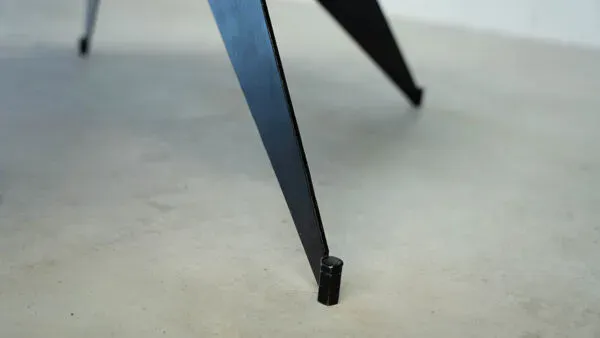 Illustration numéro 3 du produit Table basse industrielle française des années 1950