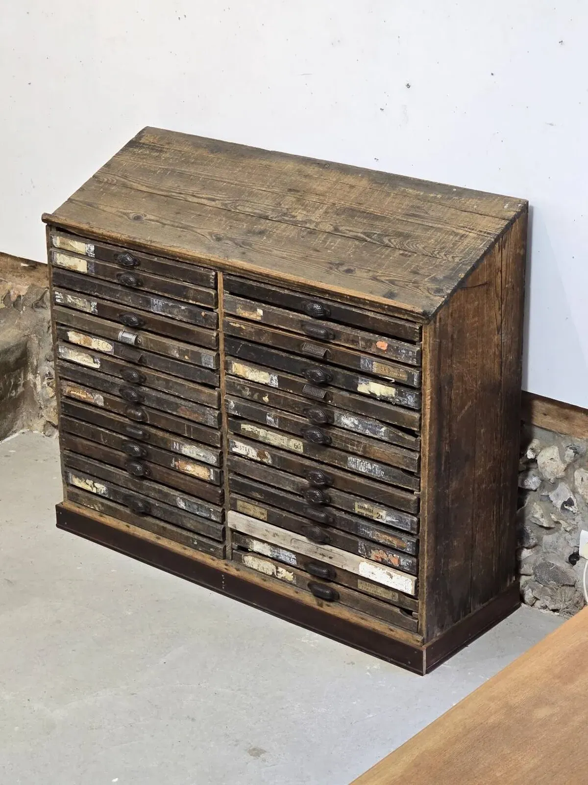 Illustration numéro 3 du produit Meuble d'imprimerie vers 1900