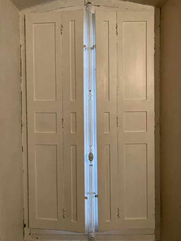 Illustration numéro 3 du produit Fenêtre avec volets intérieurs