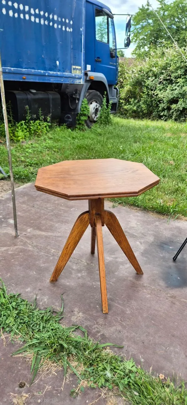 Illustration numéro 3 du produit Table d'appoint vintage scandinave – Travail artisanal années 50/60