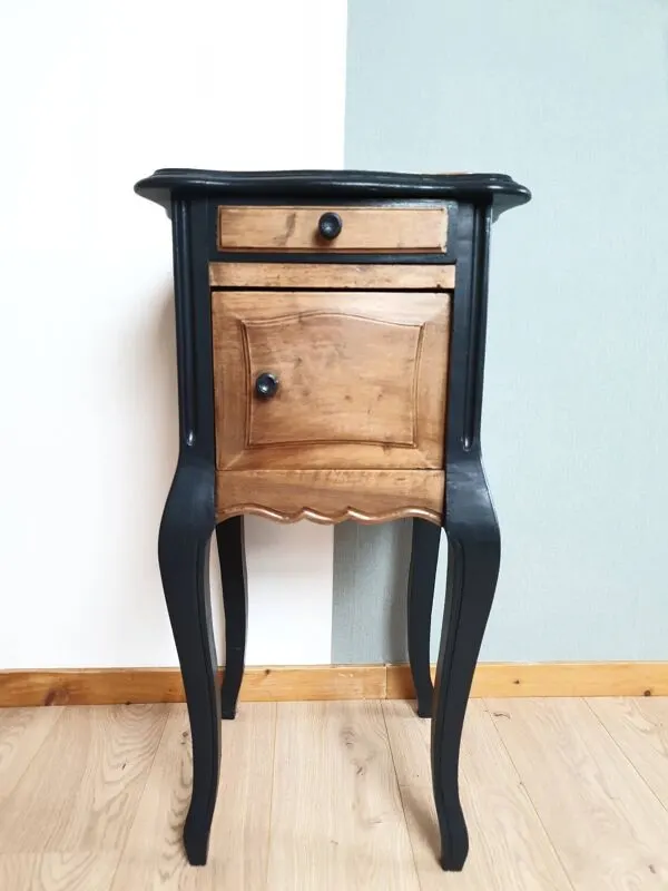 Illustration numéro 3 du produit Mobilier d'appoint, table de chevet vintage