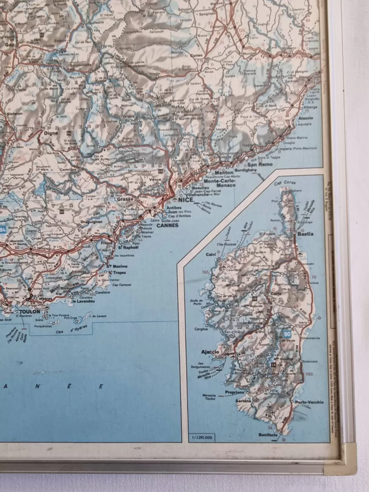 Illustration numéro 3 du produit Carte routière ''Michelin'' vintage années 80 encadrée, 111 cm x 100 cm