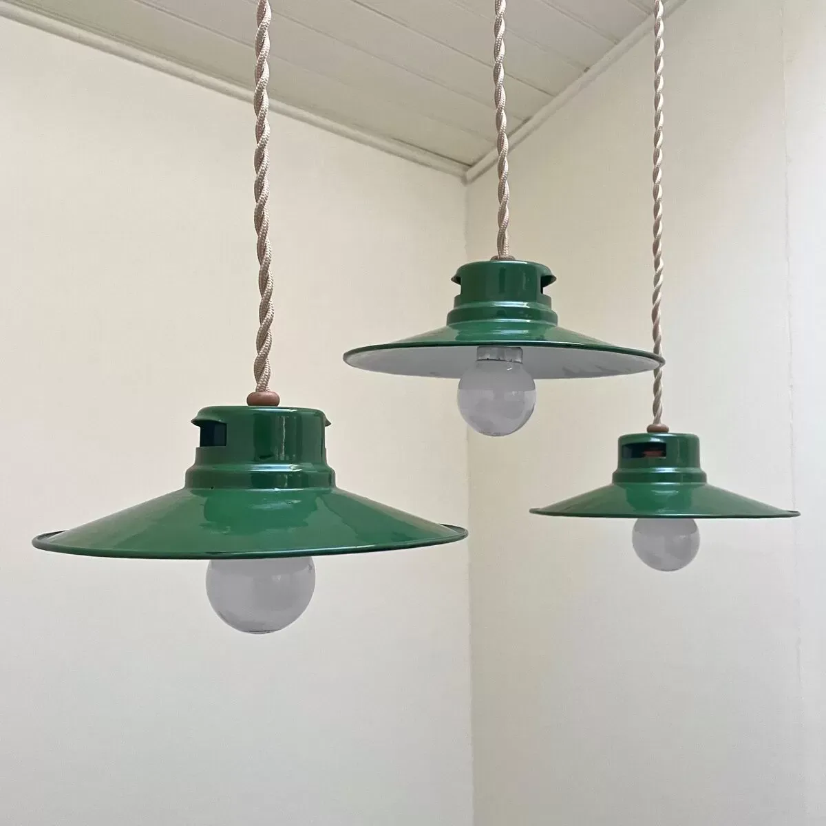 Illustration numéro 3 du produit Suspension industrielle émaillée