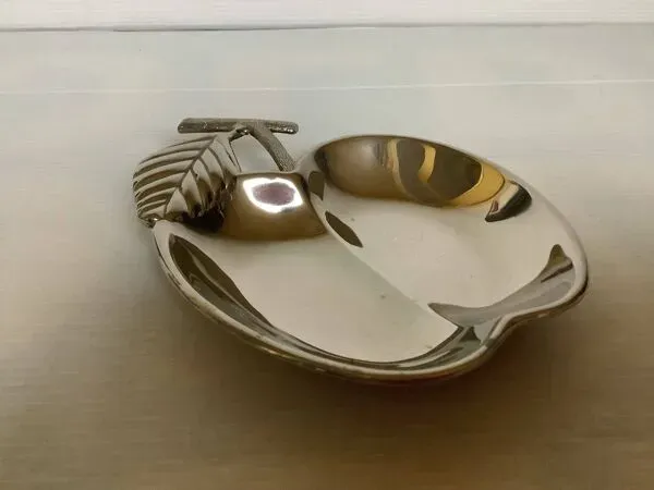 Illustration numéro 3 du produit Vide poche pomme argentée