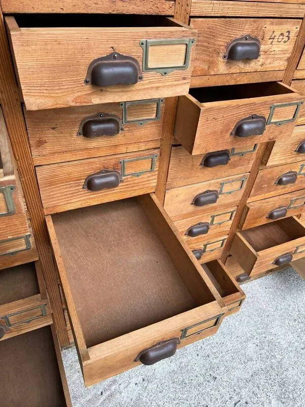 Illustration numéro 3 du produit Meuble de metier quincaillerie vintage