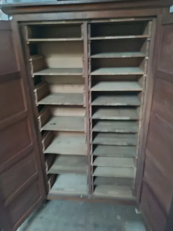 Illustration numéro 3 du produit Meuble de métier