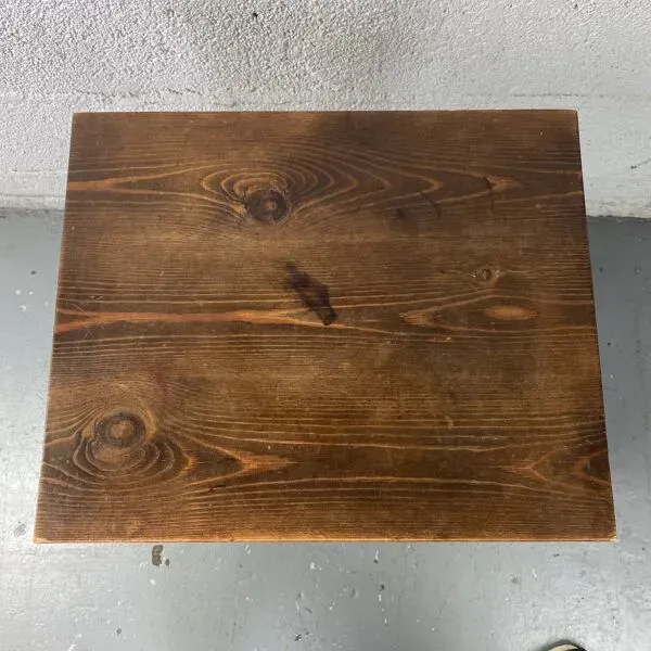 Illustration numéro 3 du produit Table de chevet en bois