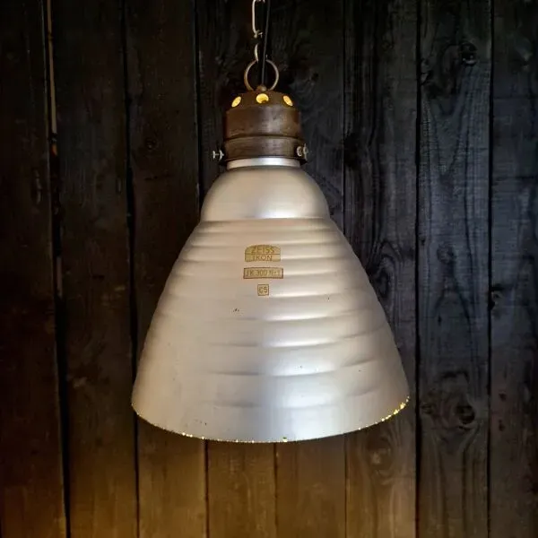 Illustration numéro 3 du produit Lampe en verre « Zeiss IKON »