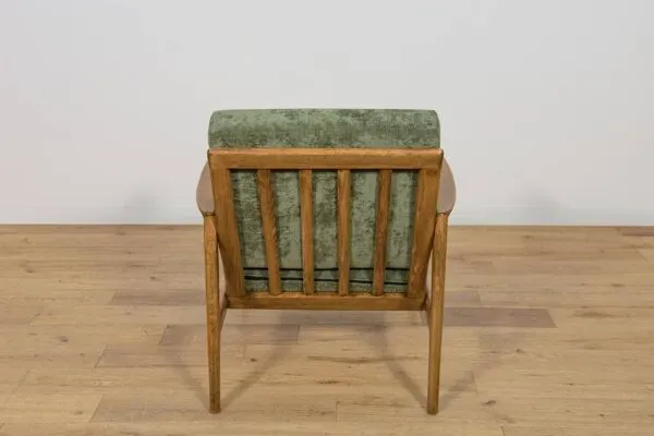 Illustration numéro 3 du produit Fauteuils modèle 300-139 de l'usine Swarzędz, années 1960, lot de 2