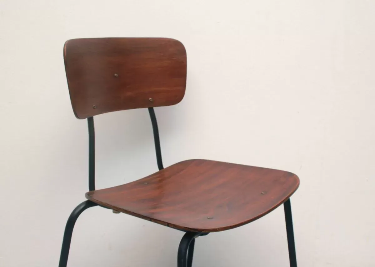 Illustration numéro 3 du produit Chaise en contreplaqué des années 1960, design industriel