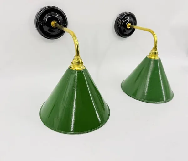 Illustration numéro 3 du produit Appliques en tôle émaillée