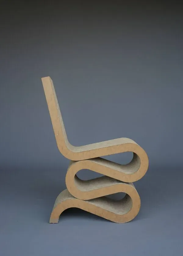 Illustration numéro 3 du produit Chaise latérale 'Wiggle' Easy Edges par Frank Gehry, édition Vitra des années 1990.