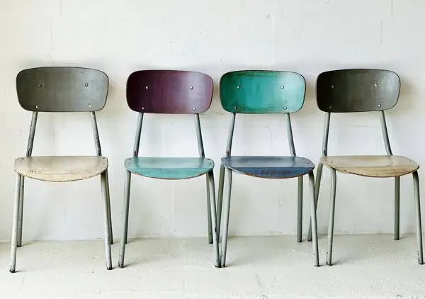 Illustration numéro 3 du produit Chaises d'école, lot de 4