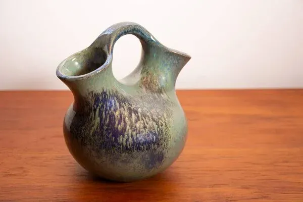 Illustration numéro 3 du produit Vase double col Art-Déco en grés flammé vert irisé par Alphonse Cytère.