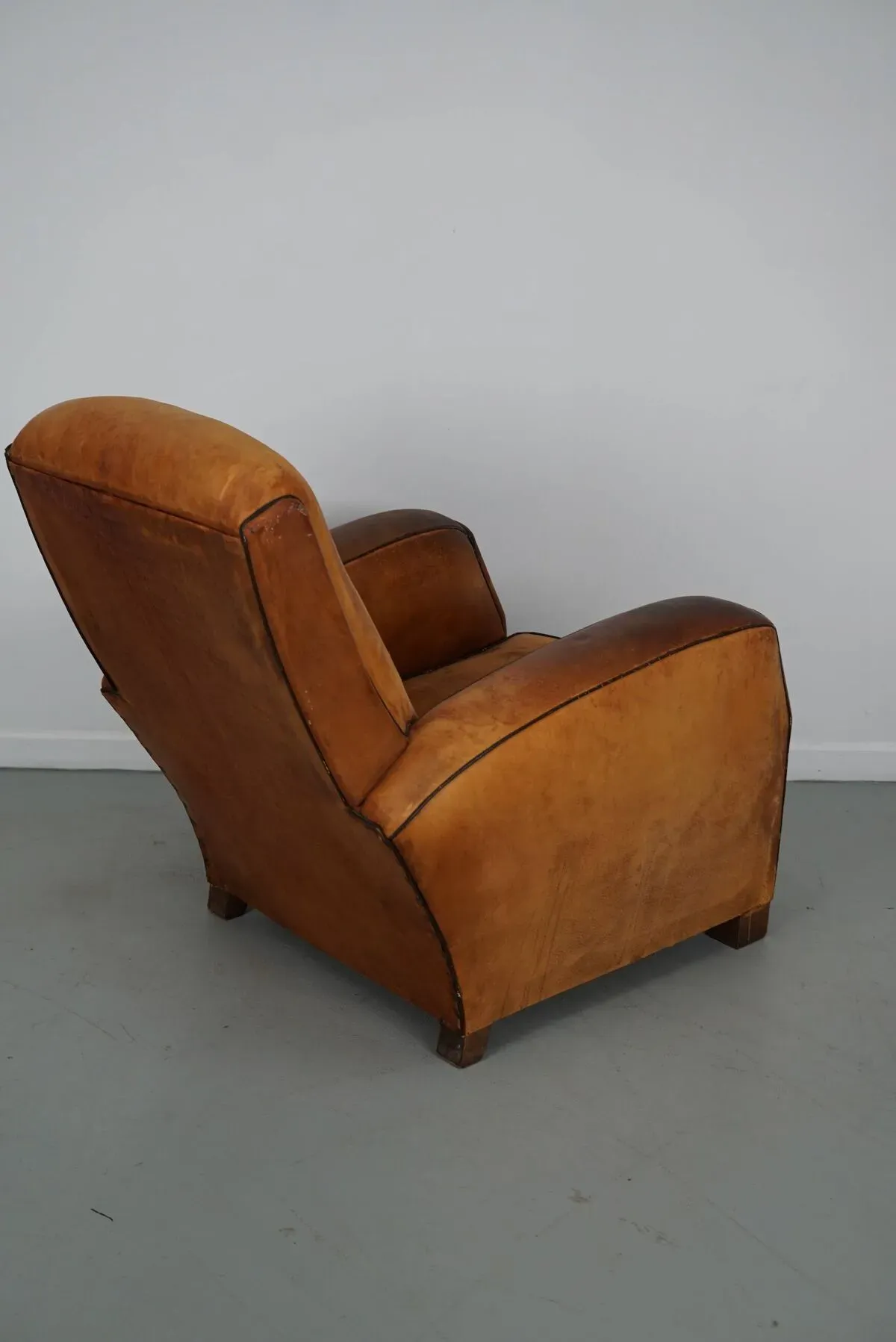Illustration numéro 3 du produit Fauteuil club vintage en cuir couleur cognac français, années 1950