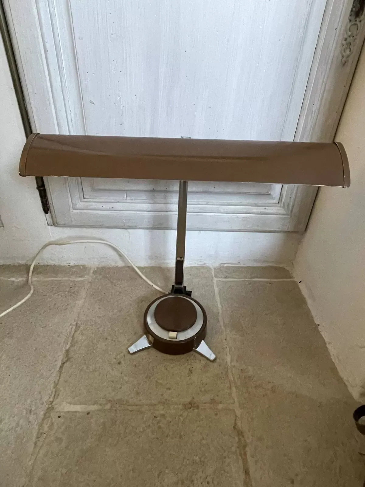 Illustration numéro 3 du produit Lampe de bureau  de Hamilton Industries réflecteur 48cm